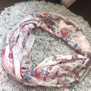Bird like infinity scarf